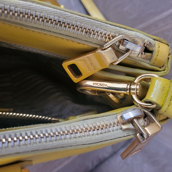 (SOLD)Authentic Prada Galleria Saffiano Leather two way bag - Picture 12 of 16